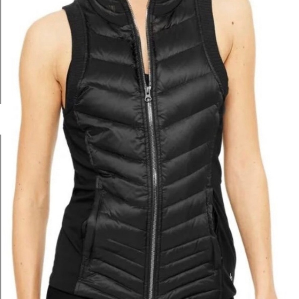 LIKE NEW ALO YOGA ALTITUDE PUFFER VEST
